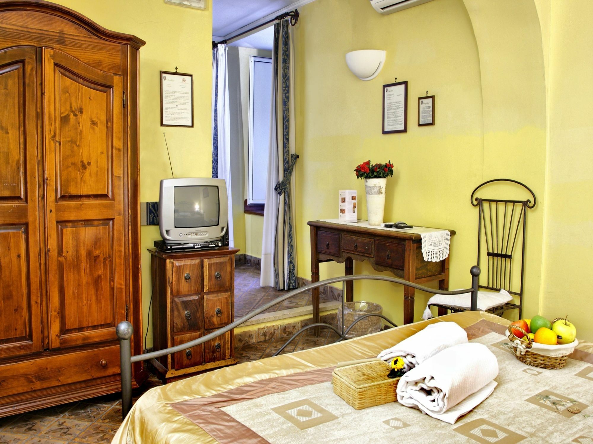 B&B L'Alloggio Dei Vassalli ナポリ エクステリア 写真